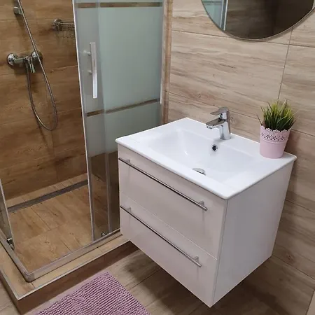 Pinkoczi Apartmanhaz Apartment