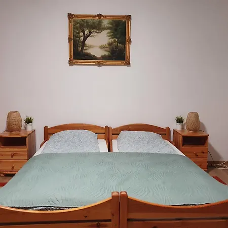 Pinkoczi Apartmanhaz * Balatonalmadi